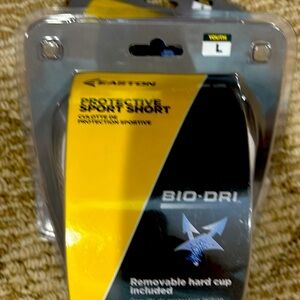 Easton youth large sport short with cup